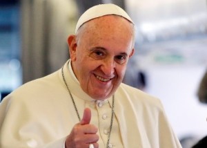 popefrancis_thumbsup